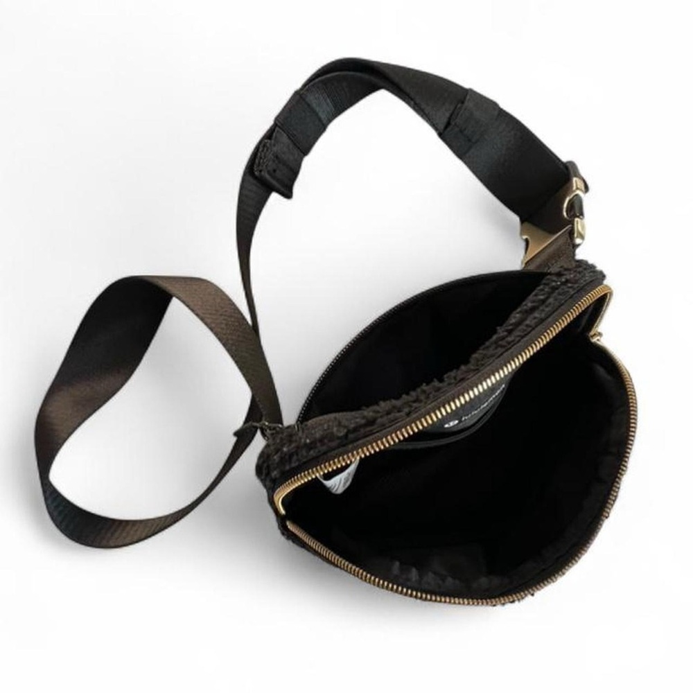 Lululemon 1L Fleece Everywhere Belt Bag Black with Gold Hardware - Picture 4 of 6